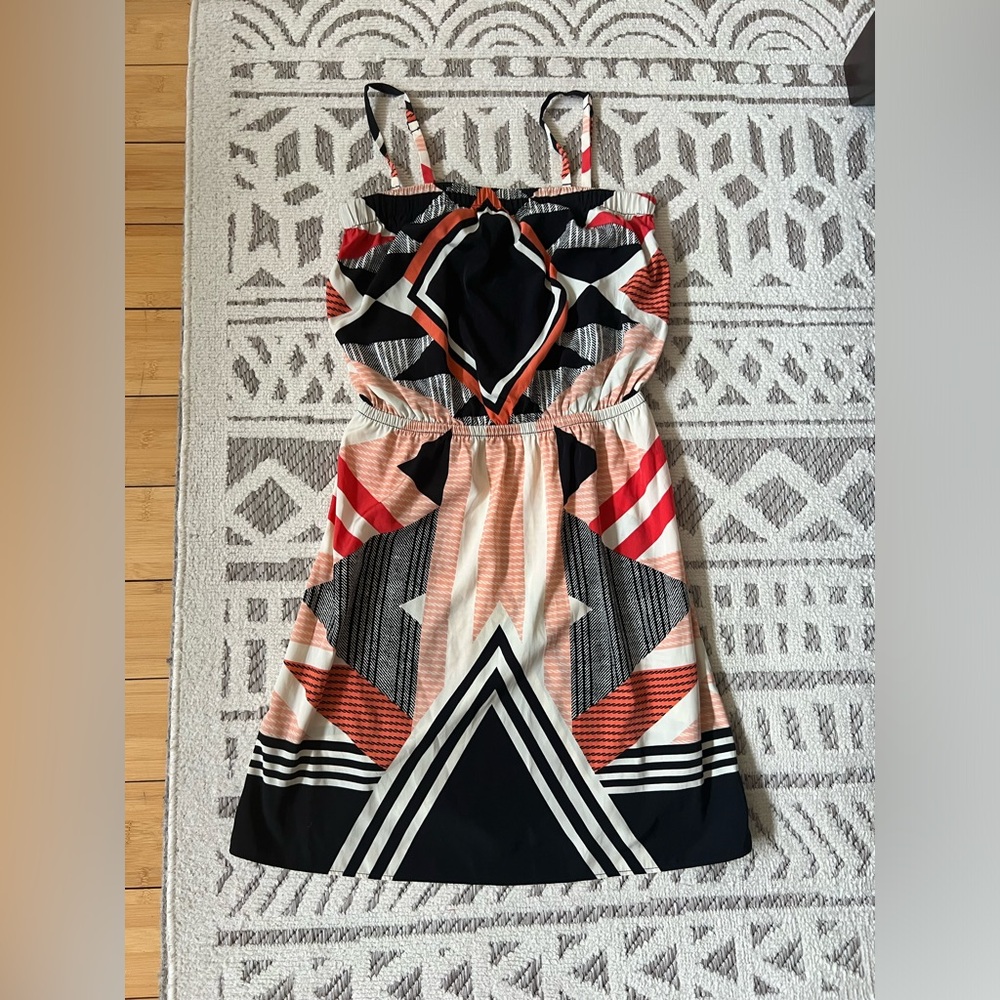 Beautiful Express Dress, Size XS/TP in great condition, comes removable straps